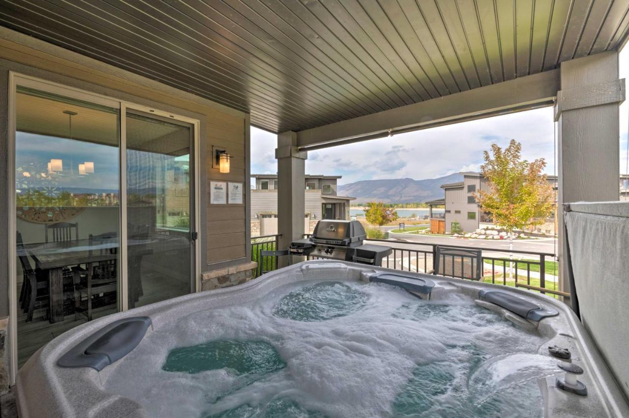 Modern Huntsville Resort Retreat With Deck And Hot Tub Exterior photo